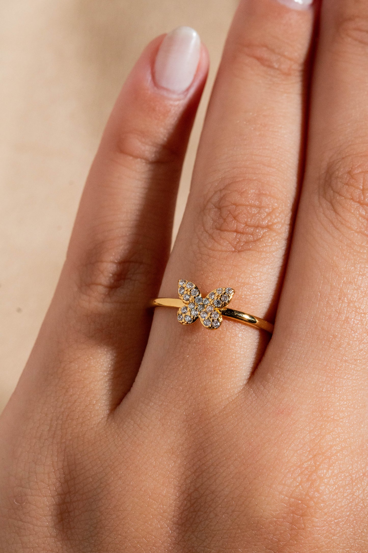 Anillo mariposa zirconias